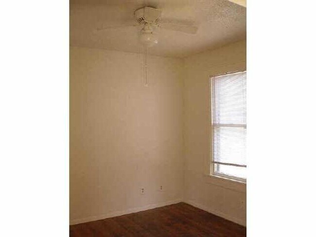 Photo - Hu Properties1 (317 W 35th St) Unidad B