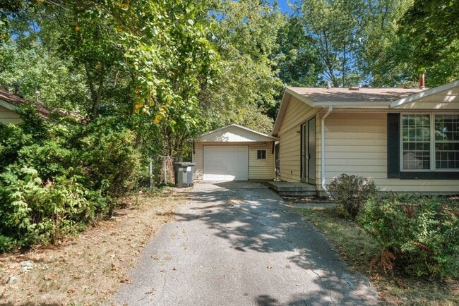 Photo - 3 BED / 1 BATH HOUSE IN URBANA WITH IN-UNI...