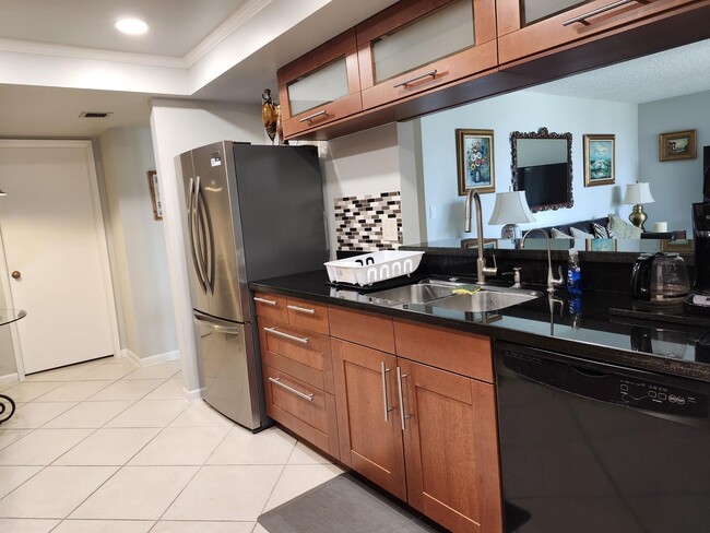 Building Photo - 450 Egret Cir