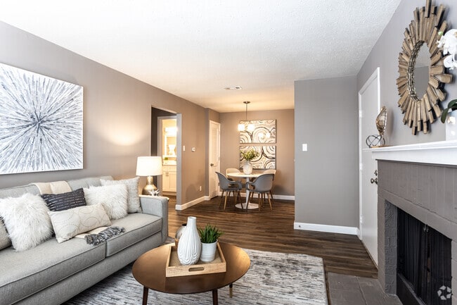 1BR, 1BA - 639 SF