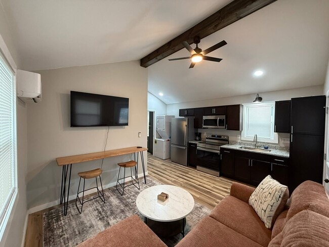 Photo - 337 Herriman St