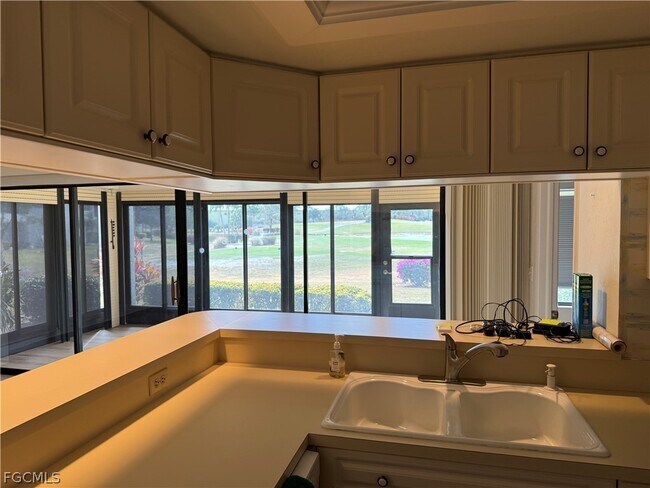 Photo - 5870 Trailwinds Dr Unidad 612