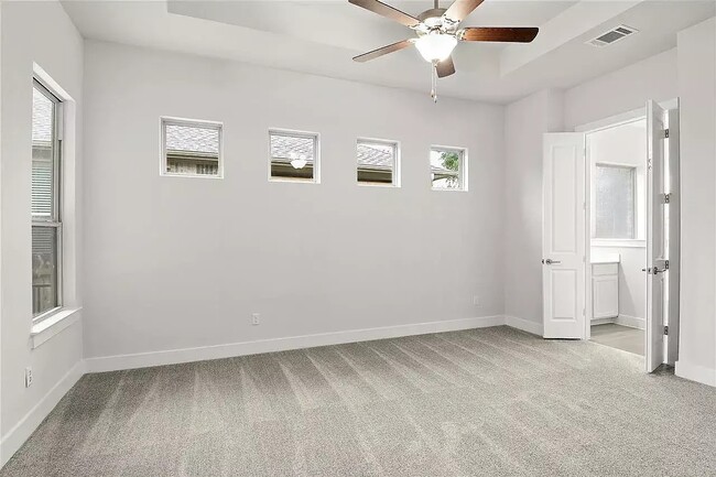 Photo - 200 Castlefields St