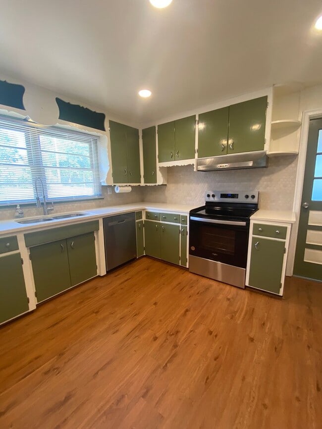 Photo - PRE-LEASE JULY 15th! - Adorable 4 bedroom 2.5 bath house in Athens, Ga.