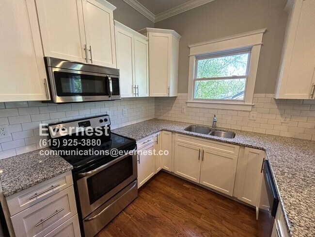 Photo - 922A Carolyn Ave