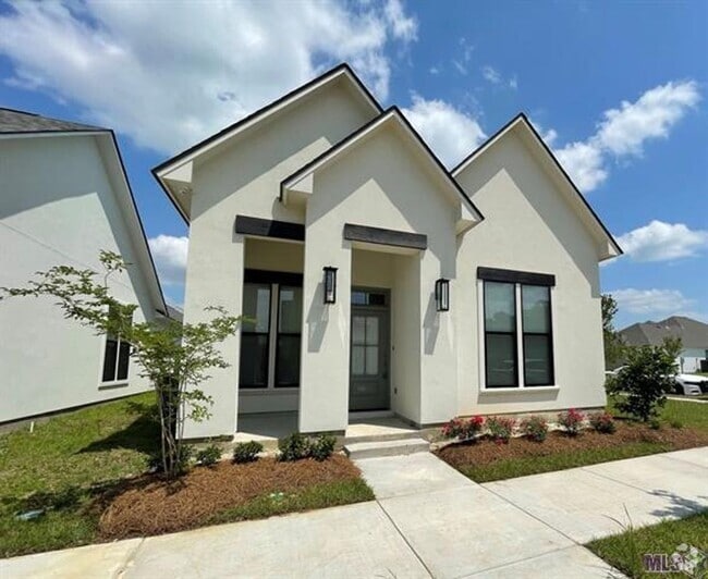 Building Photo - 3 Bedroom With a Bonus Room In Central Sch... Rental
