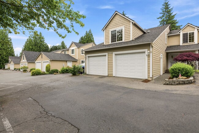 Photo - For Lease $2950/Month: Beautifully updated 2/Bdrm Townhome with large Bonus Room Unit B