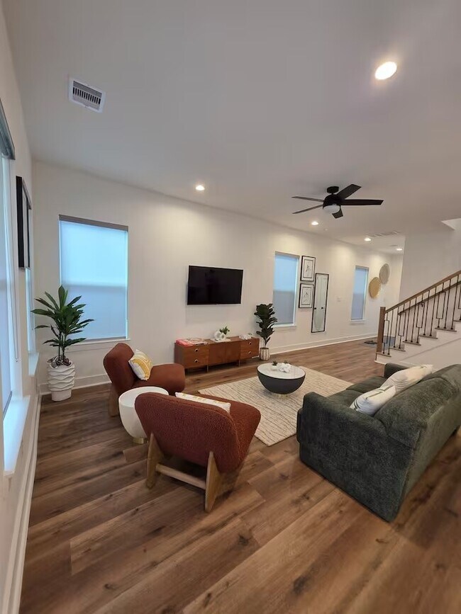 Photo - 1106 Paul Quinn St