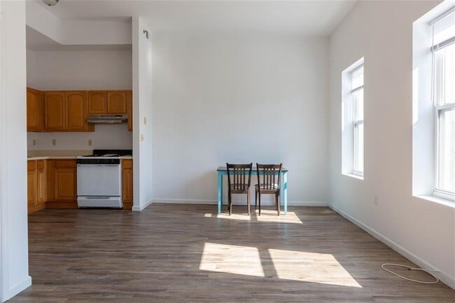 Building Photo - 517 Communipaw Ave Unit 3C Rental