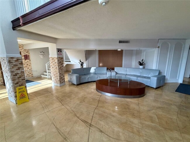 Photo - 2025 NE 164th St Unidad 608