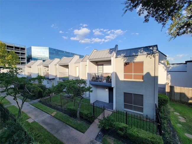 Building Photo - 1300 Augusta Dr Unit 41