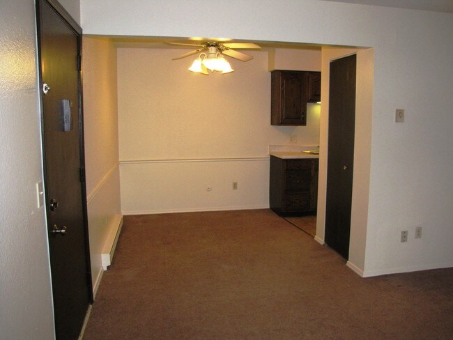 Jandal Apartments For Rent In Rossford Oh Forrent Separate Dining Area With Ceiling Fan Jandal Apartments