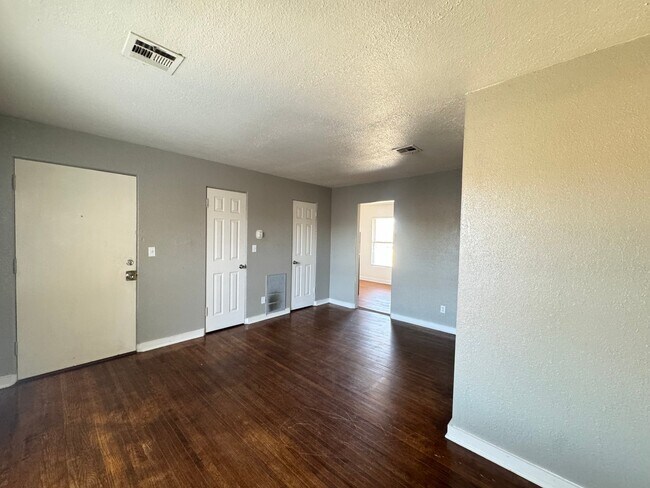 Photo - 2030 NW 25th St Unidad 4