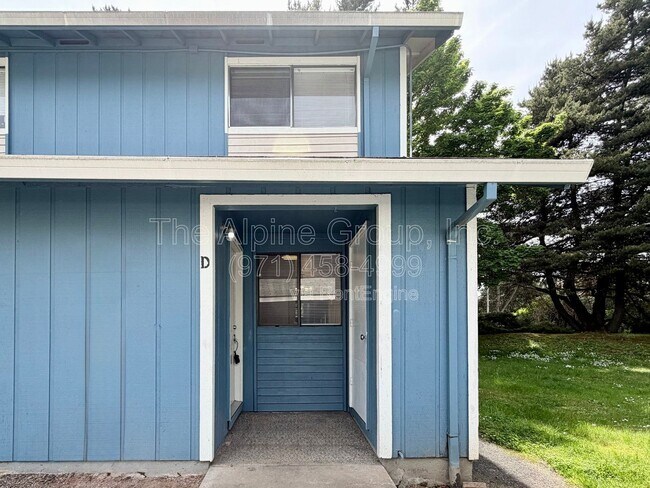 Building Photo - 3800 NW Chemult Pl Unit #D