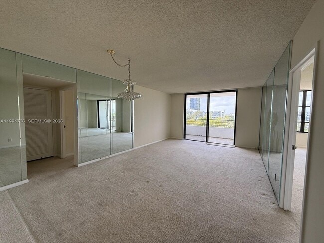 Photo - 500 Three Islands Boulevard Unidad 314