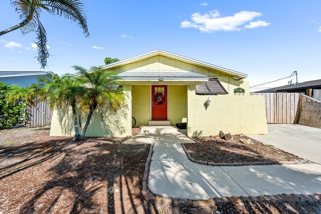 ANNUAL RENTAL - 3 Bedroom 2 Bath Single Fa... - ANNUAL RENTAL - 3 Bedroom 2 Bath Single Fa...