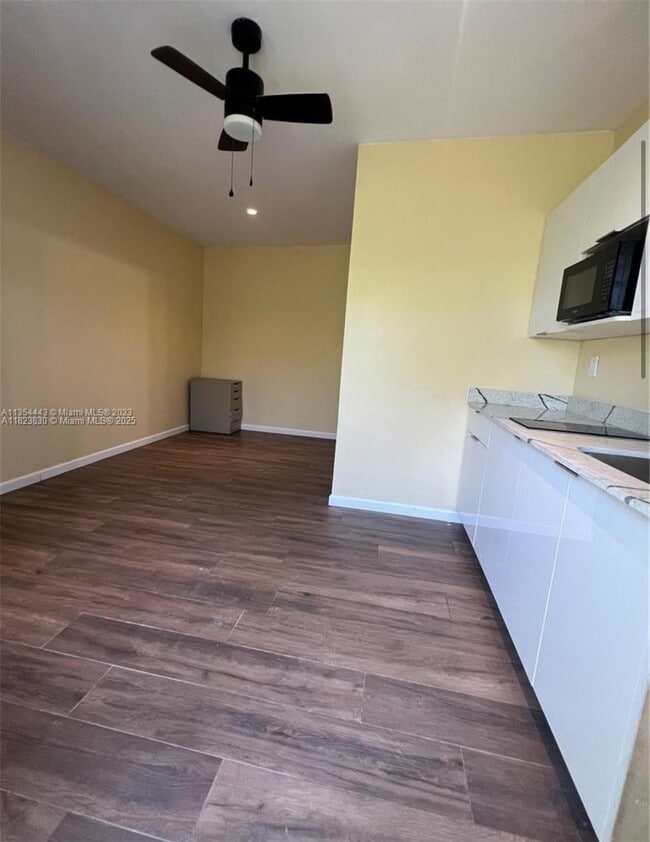 Building Photo - 18401 NE 21st Ave Unit 0 Rental