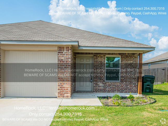 Building Photo - 3 Bedroom 2 Bath Duplex Available NOW Rental