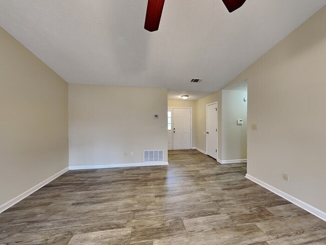 Photo - 411 Fieldgreen Dr