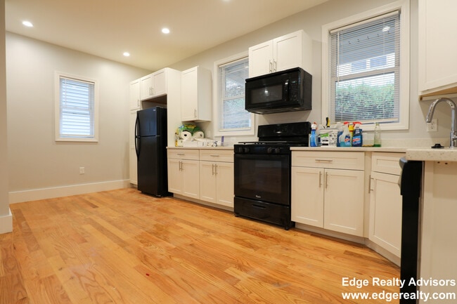 Building Photo - 54 Tremont St Unit 1 Rental