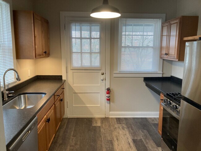 Photo - 243 Dalzell Ave Unit #4