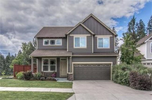 Westside 4 Bedroom Home Close to the Old Mill - Westside 4 Bedroom Home Close to the Old Mill