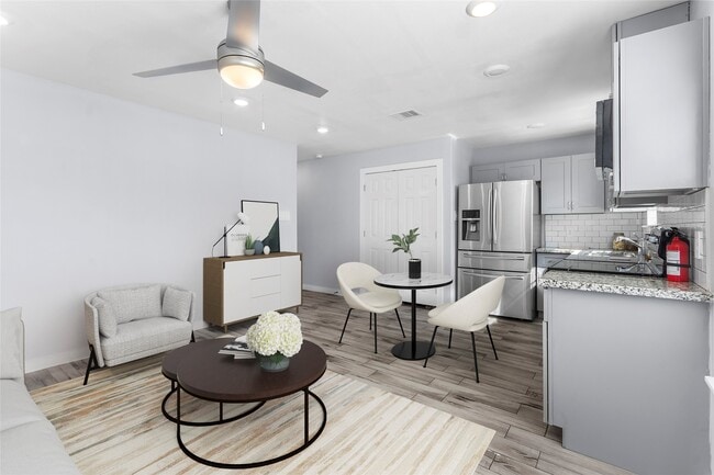 Photo - 6809 Glass St