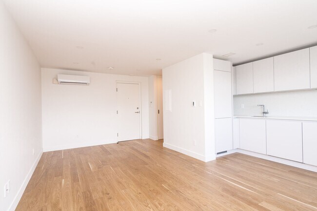 Photo - 365 Eglinton Ave E Unit 701