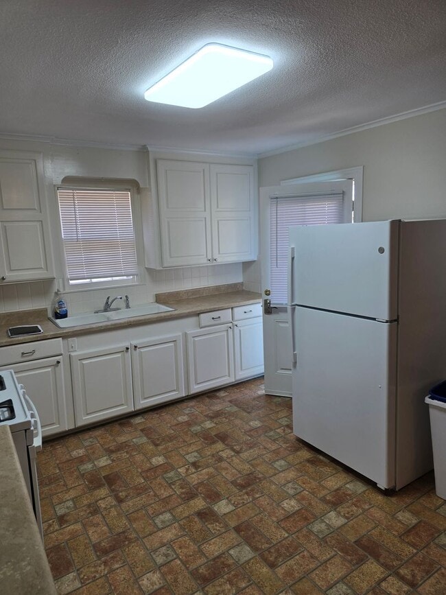 Photo - Broadmoor Historical  3 Bedroom 2 Bathroom