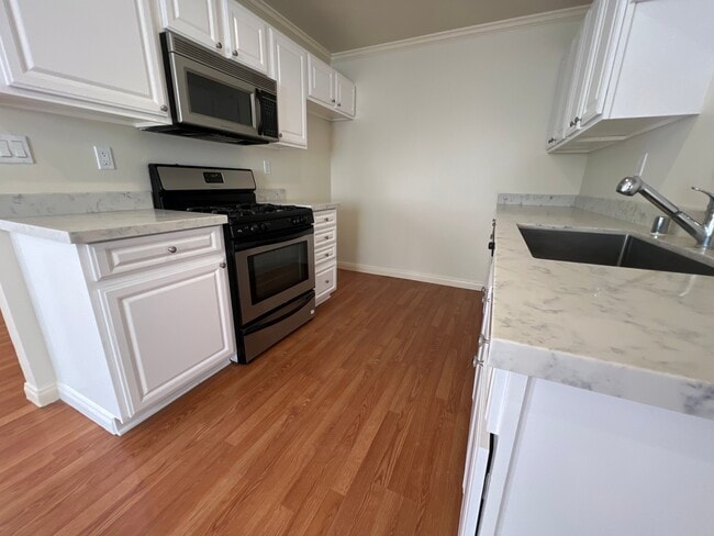 625 E Cypress Ave Unit B