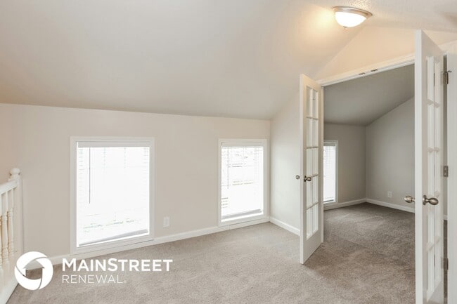 Photo - 1055 Abercorn Way