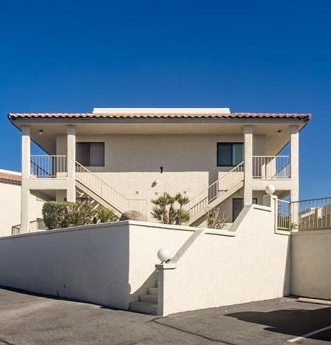 Building Photo - Studio/Condo Recently updated