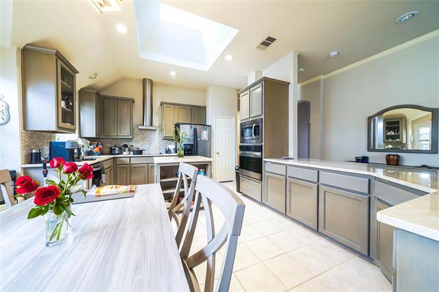 Photo - 18667 Gibbons Dr