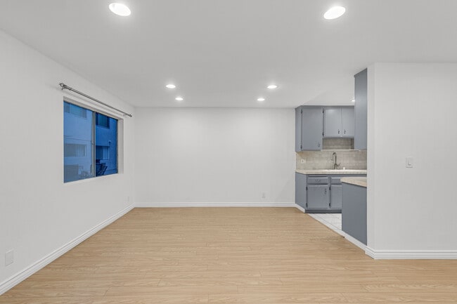 Photo - 121 N Croft Ave Unit 108