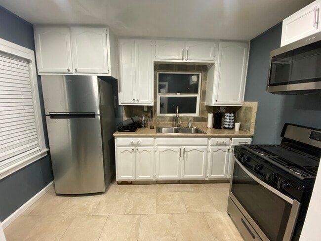 Photo - 235 W Robertson Rd Unit B