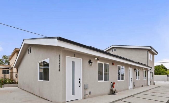 10914 Columbus Ave Unit 1