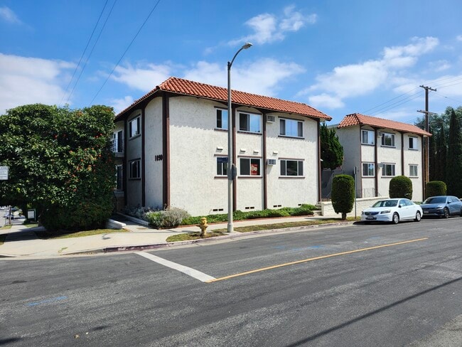 Building Photo - 10980 Palms Blvd