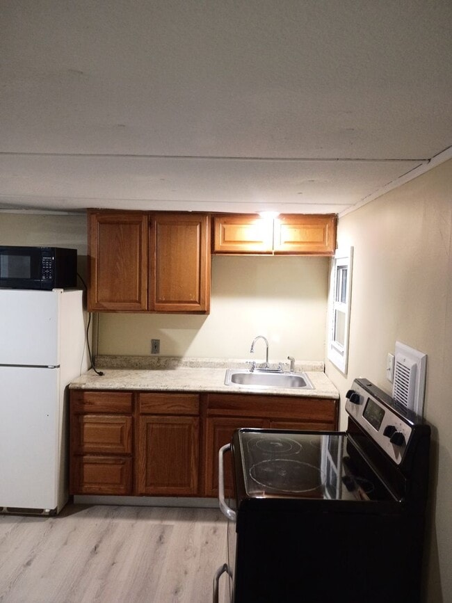 60 Jerome Rd Unit Trailer
