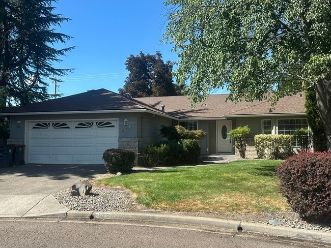 Building Photo - Medford area 3/2 in NE cul-de-sac! Rental