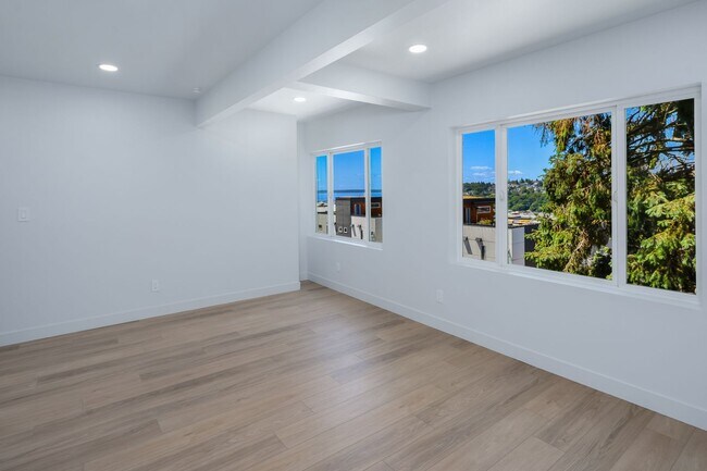 Photo - 2567-2569 13th W Unit 2567.5