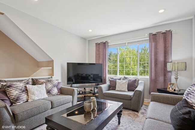 Photo - 983 Mayfair Ct