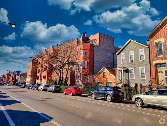 Building Photo - 1642 W Augusta Blvd Unit 2F Rental