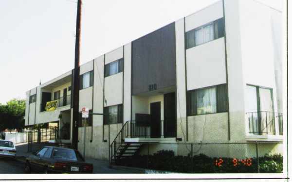 Photo - 810 N Mott St Apartments