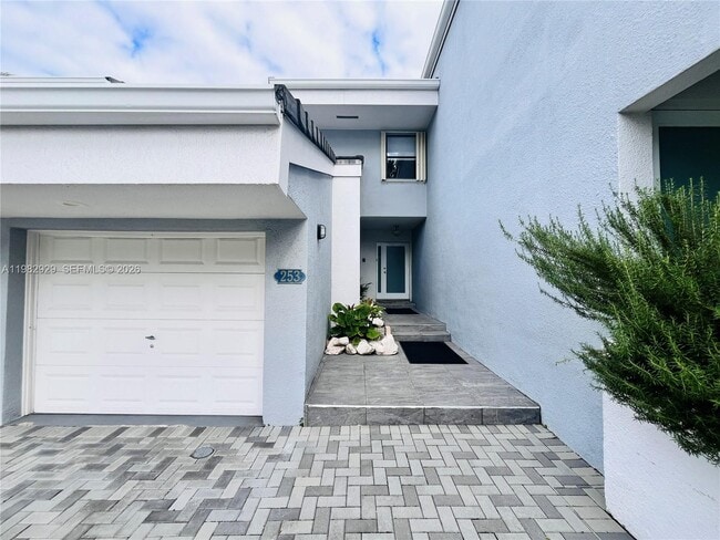 Photo - 253 Poinciana Island Dr