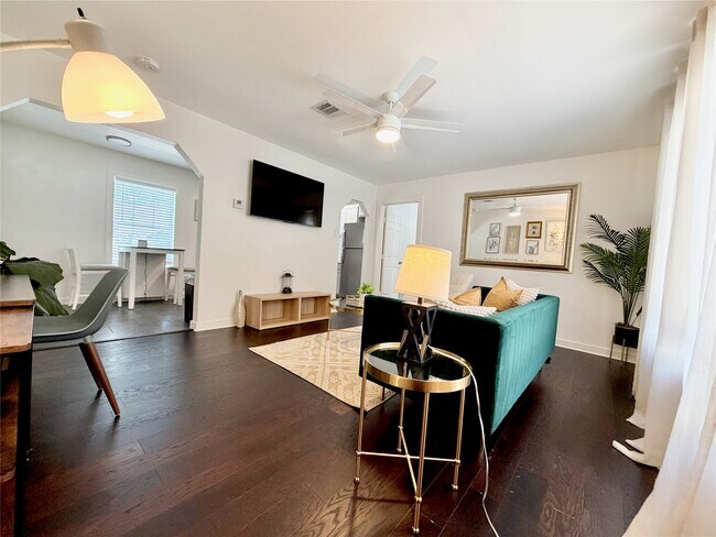 218 W 15th St Unit O