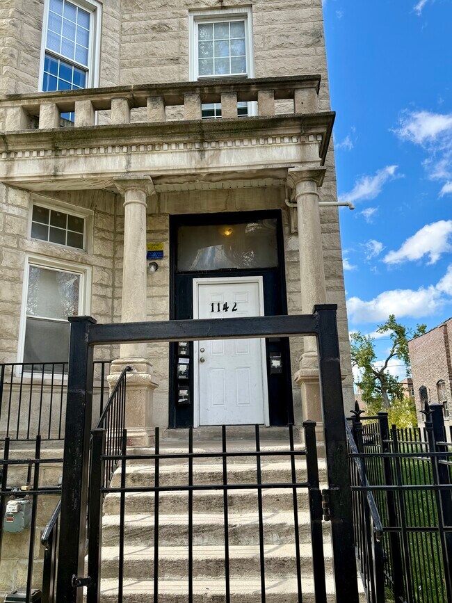 Photo - 1142 S Francisco Ave