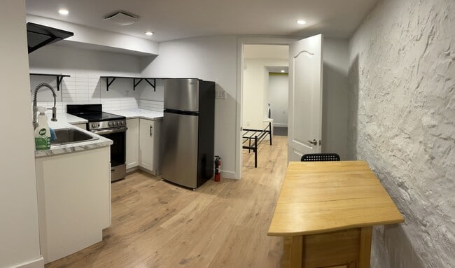 Photo - 103 Campbell Av Unit Basement apartment
