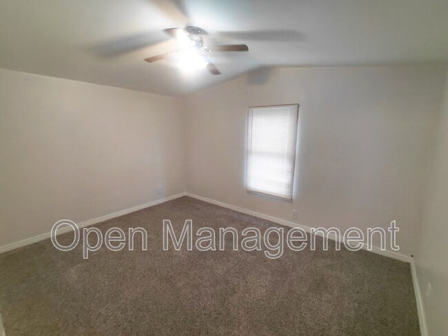 Photo - 301 Mantle Ave