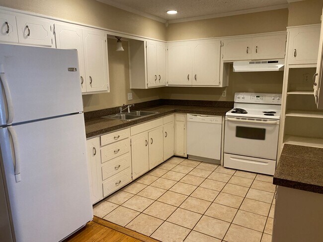 Photo - Pre-Leasing 3 bed 2 bath Move In Ready! Close to Texas Tech!!