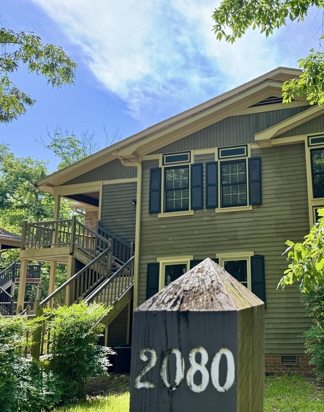 Building Photo - 2080 Woodlawn Dr SW Rental